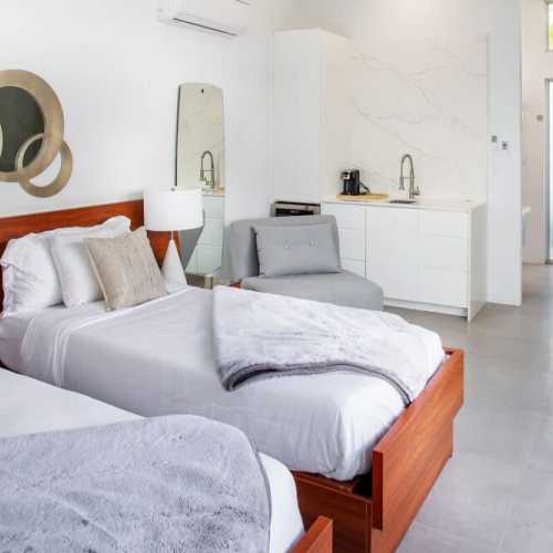 3rd room: 1 king or 2 twins