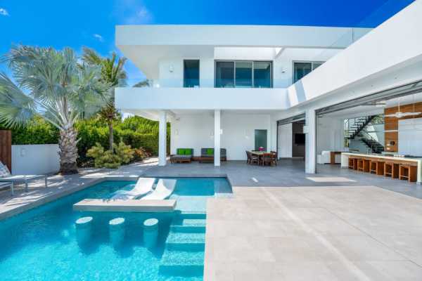 villa with pool in Turks and Caicos