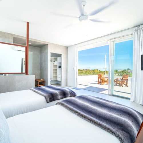 2nd room: 1 king or 2 twins