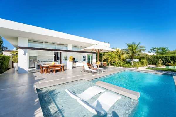Villa 7 – Ideal for families with teens or 2 couples