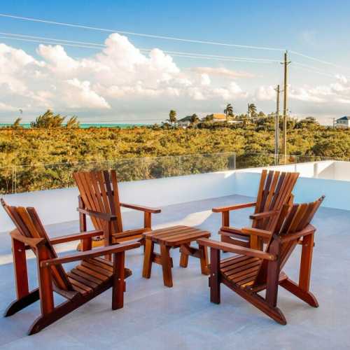 Nice ocean view from the 2 rooms upstairs