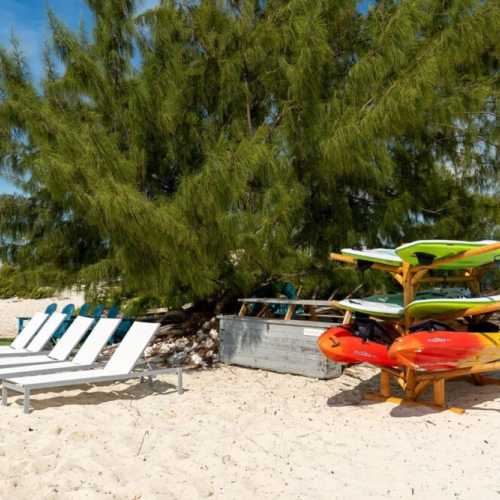 Use White Villas long chairs, beach chairs, picnic table, kayaks and SUP directly on the beach.
