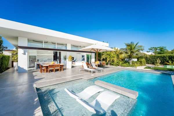 Villa 7 – Ideal for families with teens or 2 couples