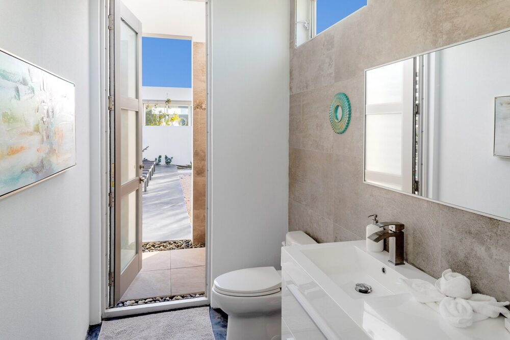 Bathroom downstairs