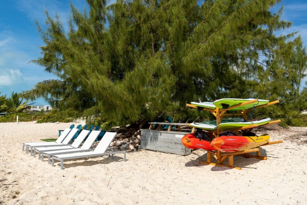 Use White Villas long chairs, beach chairs, picnic table, kayaks and SUP directly on the beach.