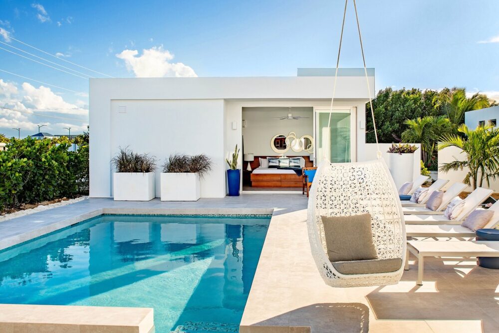 3rd room: large pool annex
