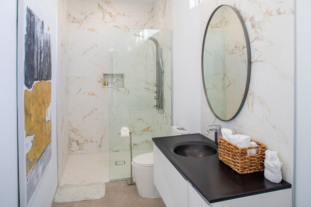 Bathroom downstairs