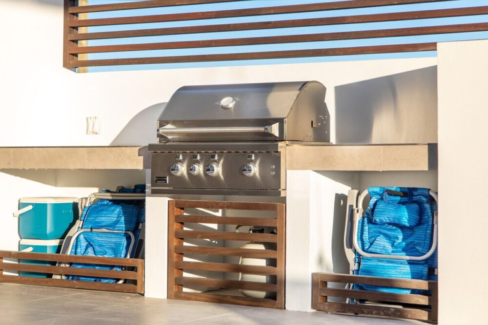 BBQ, coolers and chairs to visit other beaches