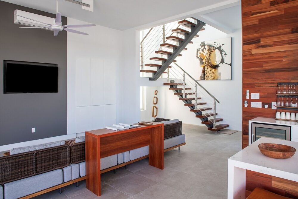 2 rooms upstairs
